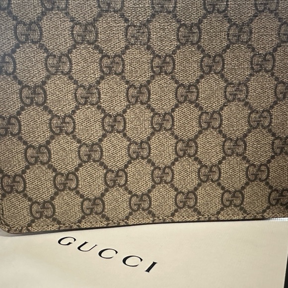 Gucci cross body bag. - Picture 5 of 10